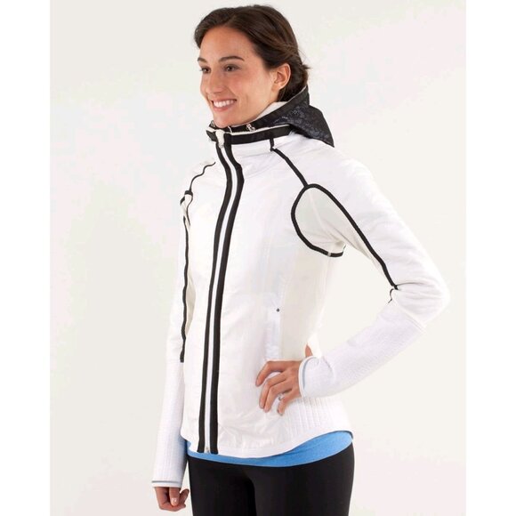 LULULEMON Run Women’s 8 Bundle Up Jacket Polar Cream White Fleece Hood Rare - Picture 11 of 16
